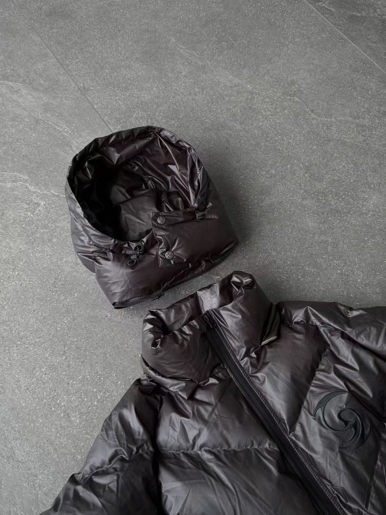 “Dissipate” HEAT REACTIVE PUFFER - Tungsten Steel Black (Pre-sale Price Time-limited )